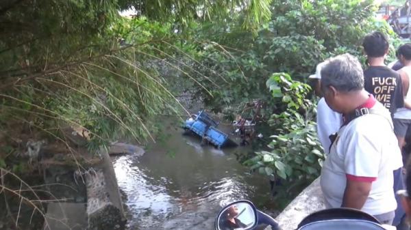 Kecelakaan di Gianyar Bali, Truk Pengangkut Kaca Terjun ke Jurang