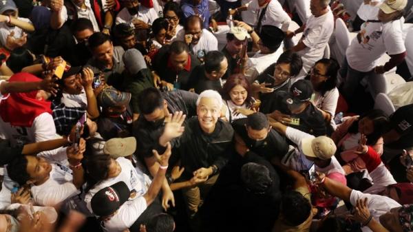 Ganjar Silaturahmi Lintas Iman Capres Nomor Urut 3 Ganjar Pranowo menghadiri Silaturahmi Lintas Iman di Surabaya. (Foto: @hary.tanoesoedibjo/Instagram)