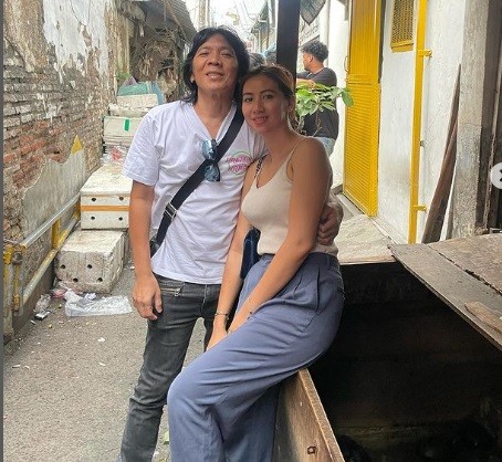 Wanita menikahi musisi yang berusia lebih tua. (Foto: instagram)