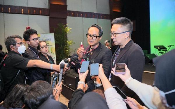 Plossa Mini CEO Enesis Aryo Widiwardhono CEO Enesis Group dan Ryan Tirta Yudhistira Chief of Marketing Officer Enesis Group saat diwawancarai awak media usai launching Plossa Mini Isi Ulang. (Foto: dok. Enesis)