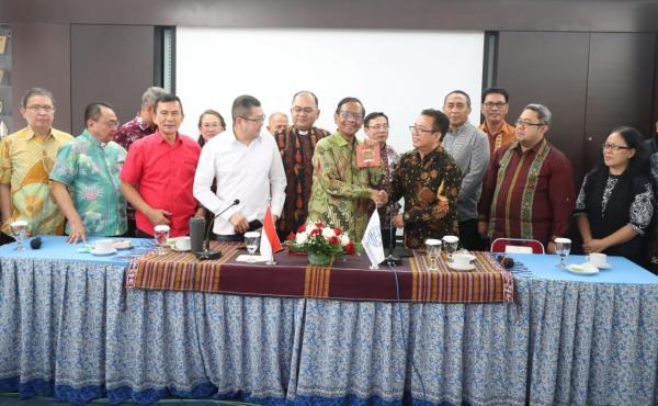 PGI Antusias Sambut Mahfud MD PGI Antusias Sambut Mahfud MD