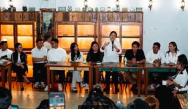 Ketua DPP PDIP yang juga Dewan penasihat TPN ganjar-Mahfud, Puan Maharani saat bertemu anak muda di Kota Malang. (Foto: MPi)