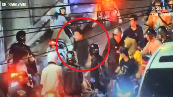 Viral Pelatih MMA Hajar 2 Pengendara Sekaligus hingga Terkapar di Bali -  Bagian 1
