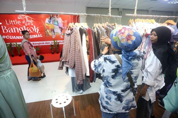 Ramainya Pusat Fashion Impor Little Bangkok Di Tanah Abang