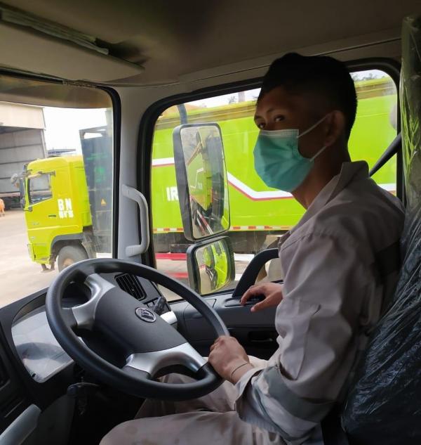 Bennly, salah satu pekerja PT Hengjaya Mineralindo.