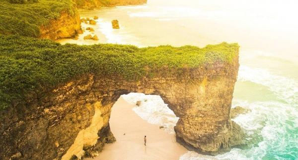 Mengenal Pantai Bwanna di Sumba, Unik Ada Karang Berbentuk Cincin dan Pasir Putih