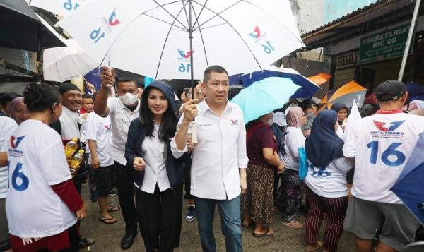 Hary Tanoesoedibjo dan Liliana Kunjungi Warga Palmerah 