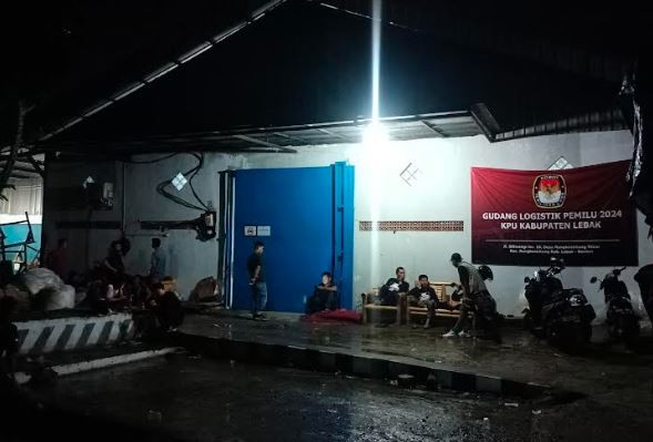 Gudang Logistik KPU Lebak Kebanjiran karena Atap Bocor, Surat Suara DPR Rusak