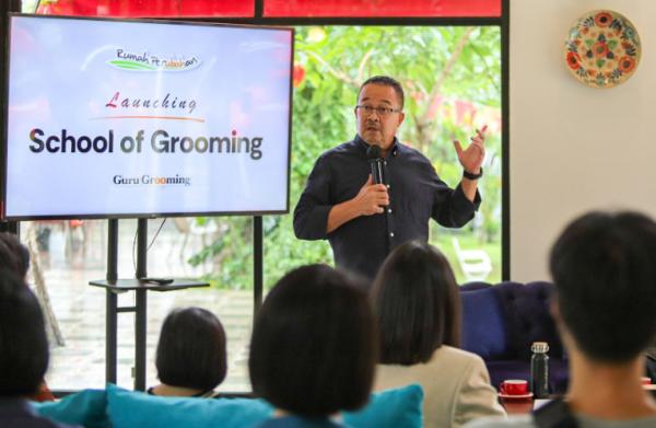 Pendiri Rumah Perubahan Prof. Rhenald Kasali Pendiri Rumah Perubahan Prof. Rhenald Kasali memberikan speech dalam peluncuran School of Grooming. (Foto: dok iNews Media Group/Aldhi Chandra Setiawan)