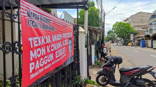 Heboh Spanduk Penolakan Gibran di Malang: Meski Anak Presiden, Kalo Kurang Ajar Tetap Dibalas (Foto: iNews/Avirista Midaada)