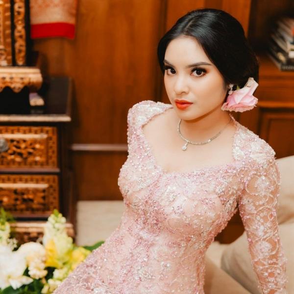 Artis Punya Hubungan Keluarga dengan Soekarno.(foto: instagram)