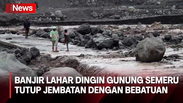 Jembatan Tertutup Bebatuan Banjir Lahar Dingin Gunung Semeru, Warga Nekat Melintas