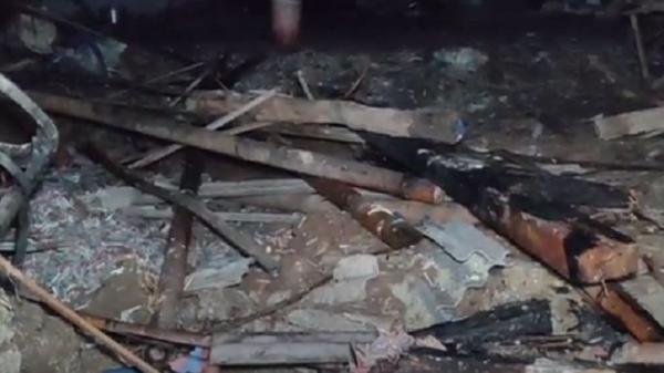 Gubuk Tempat Produksi Petasan Meledak 2 Gubuk Tempat Produksi Petasan Meledak di Indramayu, Sejumlah Rumah Rusak (Foto: iNews/Toiskandar)