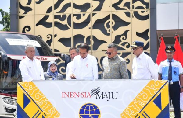 Duh Jokowi Sebut Kemacetan Di Jabodetabek Bikin Rugi Hingga Rp100 Triliun 9400