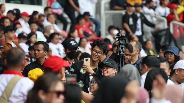 Zinedine Alam turut hadir mendampingi Calon Presiden RI Ganjar Pranowo di kampanye akbar bertajuk Hajatan Rakyat, di Stadion Utama GBK, Senayan, Jakarta, Sabtu (3/2/2024). (Foto: Istimewa)