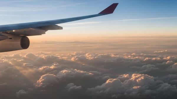 Cara Mengatasi Gangguan Kesehatan saat Melakukan Penerbangan Jarak Jauh