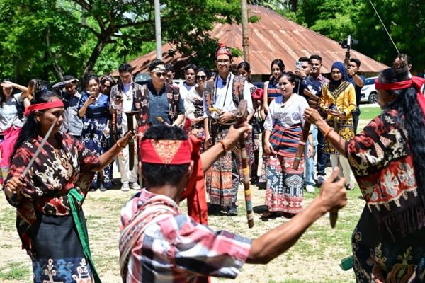 Muhammad Zinedine Alam Ganjar saat menyambangi desa wisata Kampung Raja Praingu di Kabupaten Sumba Timur, NTT. (Foto: Istimewa)
