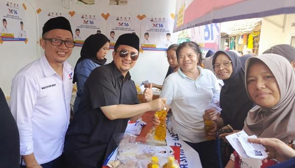 Caleg Partai Perindo Yusuf Mansur dan Wahyu Nur Iman Gelar Bazar Minyak Goreng Murah di Cilangkap