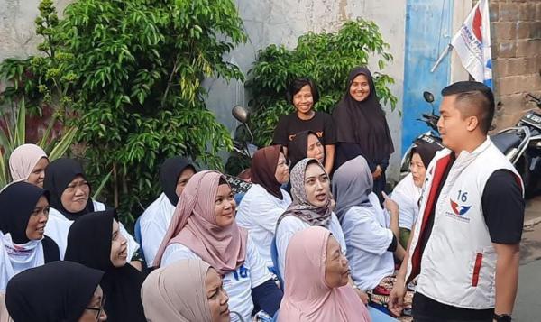 Temui Warga Pancoran, Caleg Perindo Diska Resha Janji Benahi Sistem Zonasi Masuk Sekolah