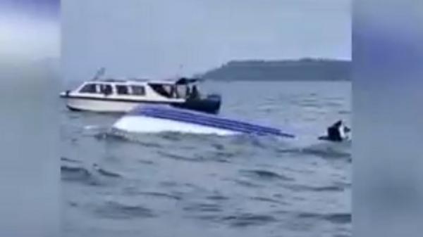 Speed Boat Angkut 26 Wisatawan asal Tarakan Terbalik di Perairan Berau, 2 Orang Tewas <