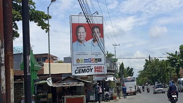 Masa Tenang Kampanye, Billboard Prabowo-Gibran Masih Terpajang di Depan Terminal Bojonegoro