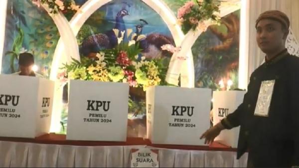 TPS Unik di Grobogan Bak Pesta Pernikahan TPS Unik di Grobogan Bak Pesta Pernikahan, Warga Nyoblos Berasa Kondangan (Foto: iNews/Rustaman Nusantara)