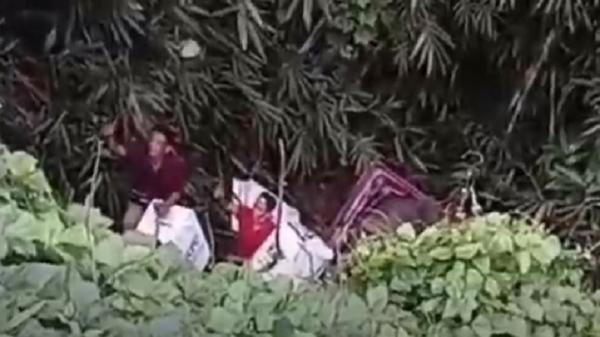 Kecelakaan Pikap Pengangkut Logistik Pemilu Terjun ke Jurang di Blitar (Foto: Istimewa)