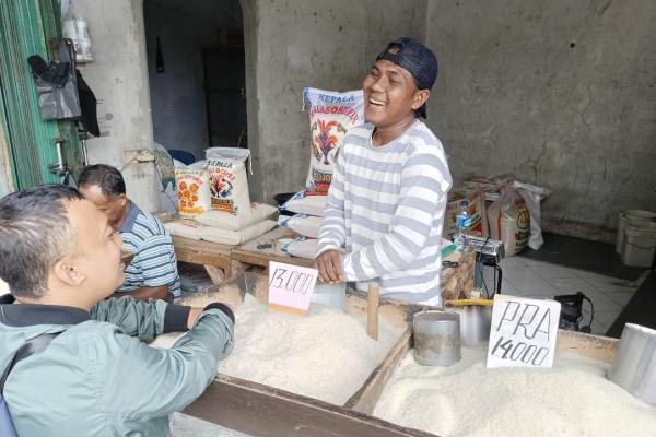 Harga Beras Meroket Pedagang Di Bogor Menjerit Pembeli Jauh Berkurang