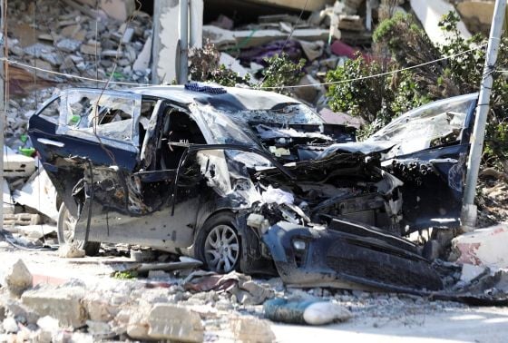 Mobil dinaiki Hind Rajab dan keluarganya hancur dan dipenuhi lubang bekas peluru (Foto: Reuters)