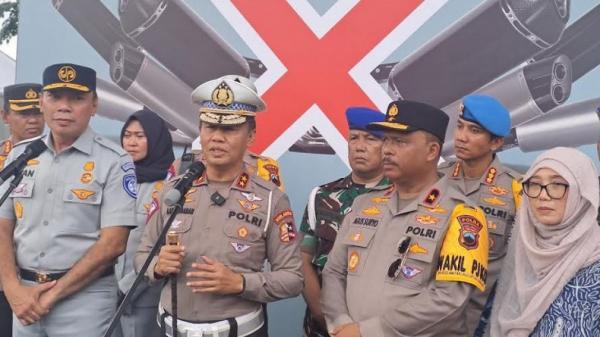 Polri Siapkan Rekayasa Lalin dan Tim Urai Kemacetan di Jabar-Jateng selama Arus Mudik Lebaran Polri Siapkan Rekayasa Lalin dan Tim Urai Kemacetan di Jabar-Jateng selama Arus Mudik Lebaran