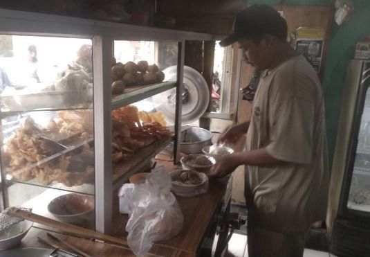 Usaha bakso Malang Cak Sudar di Pondok Terong, Kota Depok terus berkembang bersama BRI. (Foto: iNews.id/Kastolani)
