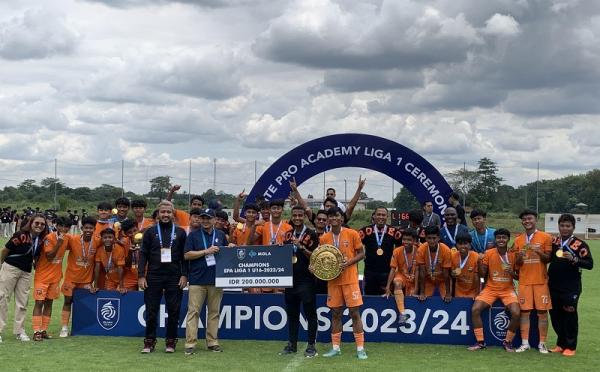 Borneo FC U-16 juara Elite Pro Academy (EPA) Liga 1  U-16 2023-2024 usai menggilas Persis Solo U-16 2-1 pada final di Garudayaksa Academy, Bekasi, Rabu (6/3/2024). (Foto: MPI/Andika Rachmansyah)