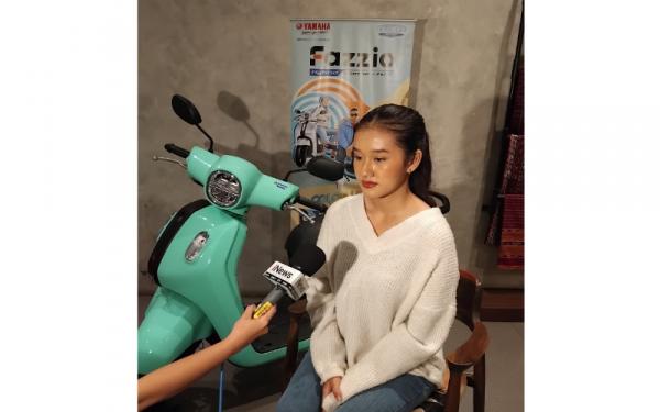 penonton Sound of Love Gennice (19) penonton Sound of Love merasa terhibur dengan penampilan para musisi dan bisa melihat langsung Yamaha Fazzio Hybrid - Connected dengan desainnya mewah dan berkelas. (Foto: iNews Media Group/Jack Newa)