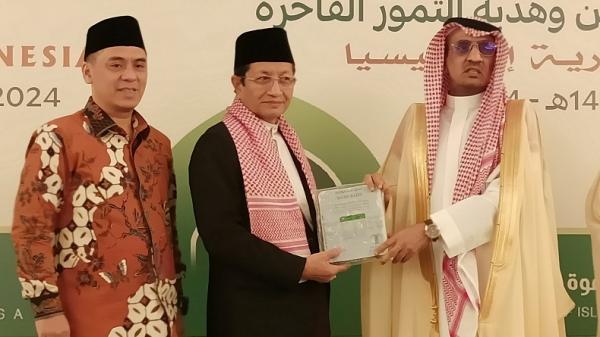 Raja Salman Sumbang 20 Ton Kurma dan 150.000 Boks Makanan Buka Puasa untuk Muslim Indonesia