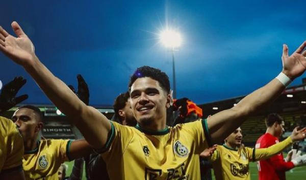 Ragnar Oratmangoen 12 Calon pemain naturalisasi Timnas Indonesia, Ragnar Oratmangoen beraksi saat klubnya Fortuna Sittard melawan Ajax Amsterdam pada pekan ke-25 Liga Belanda (Foto: Instagram/0ratmangoen)