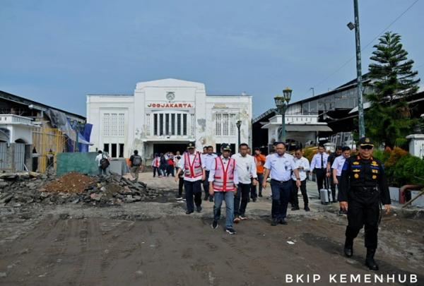 Kemenhub Bakal Revitalisasi 2 Stasiun Kereta Peninggalan Kolonial Belanda