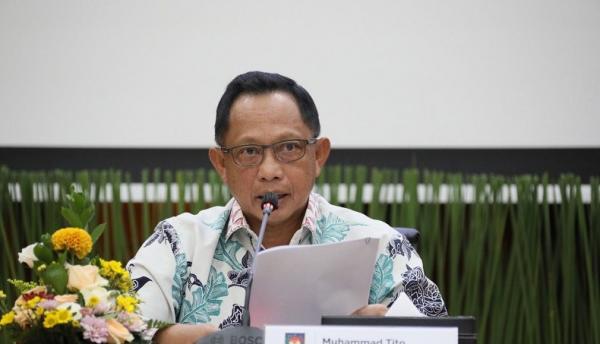 Mendagri Tito Imbau Pemda Percepat Regulasi THR dan Gaji ke-13