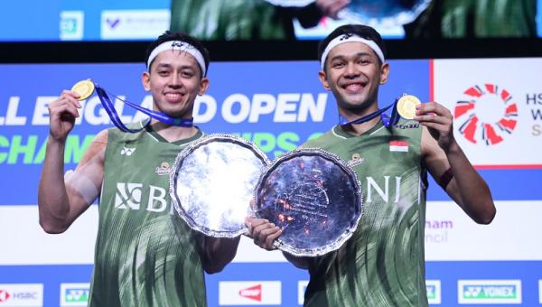 Ganda putra Indonesia Fajar Alfian/Muhammad Rian Ardianto punya cara unik untuk merayakan juara All England 2024. (Foto: PBSI)