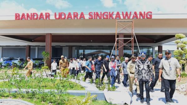 Tinjau Bandara Singkawang, Menhub Pastikan Kesiapan Fasilitas Sebelum ...