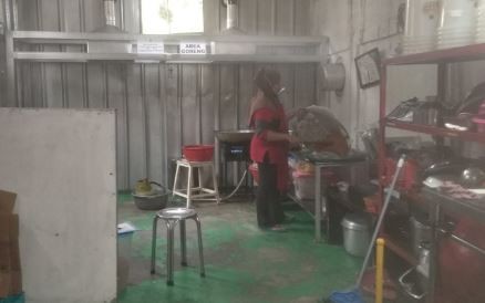 Proses produksi bawang goreng Mbrebes Mili. (Foto: iNews.id)