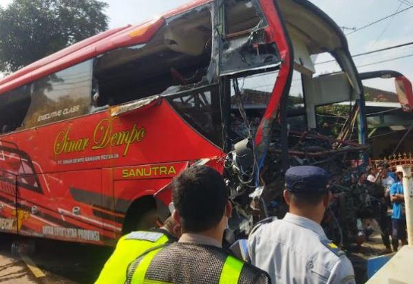 Kecelakaan Beruntun Bus Rem Blong Di Malang Tewaskan 1 Orang, 6 Luka-Luka