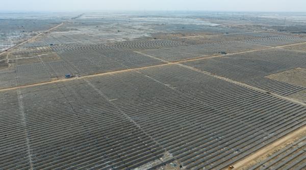 Khavda Renewable Energy Park Pembangkit EBT terbesar di dunia milik Adani Green Energy Limited, Khavda Renewable Energy Park. (Foto: Dok. Adani Green Energy)