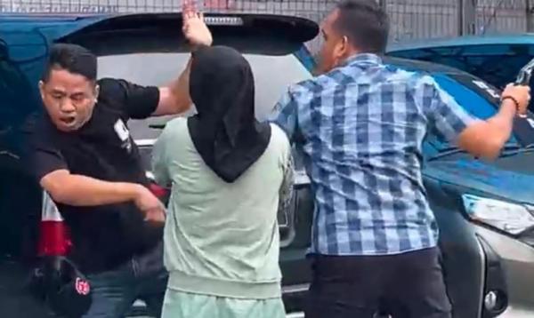 Tangkapan layar oknum polisi tembak debt collector. (Foto: MPI)