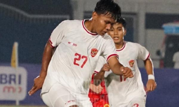 Timnas Indonesia U-20 kalah 0-1 China pada laga uji coba di Stadion Madya, Senin (25/3/2024) malam WIB (Foto: X/TimnasIndonesia)