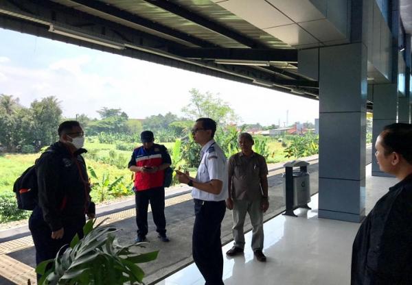 Stasiun Pondok Rajeg 2 BPTJ bersama tim gabungan melaksanakan pemeriksaan kelengkapan Standar Pelayanan Minimum (SPM) di Stasiun Pondok Rajeg, Depok, Selasa (26/3/2024). (Foto: BPTJ/Kemenhub)