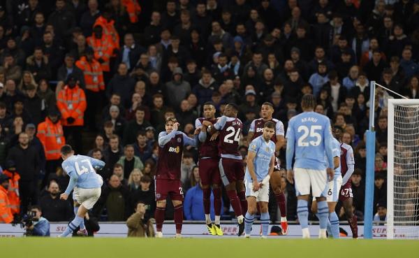 Winger Manchester City Phil Foden mencetak gol Winger Manchester City Phil Foden mencetak gol keduanya ke gawang Aston Villa pada pekan ke-31 Liga Inggris 2023-2024 di Etihad Stadium, Kamis (4/4/2024) dini hari WIB. (Foto: REUTERS)