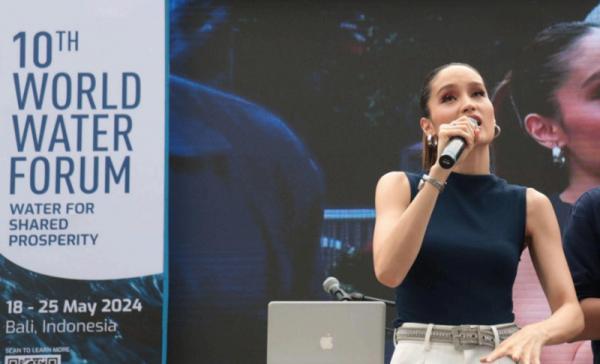 Cinta Laura Kiehl selaku Communication Ambassador World Water Forum ke-10  di acara Yuk Ngabuburit Jelang World Water Forum ke-10 di Anjungan Sarinah, Jakarta (27/3/2024). (Foto: dok Kominfo)