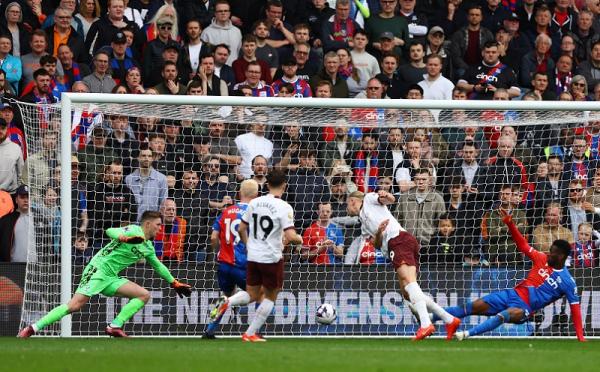 Striker Manchester City Erling Haaland Striker Manchester City Erling Haaland menjebol gawang Crystal Palace pada Liga Inggris 2023-2024 di Selhurst Park, London, Sabtu (6/4/2024) malam WIB. (Foto: REUTERS)