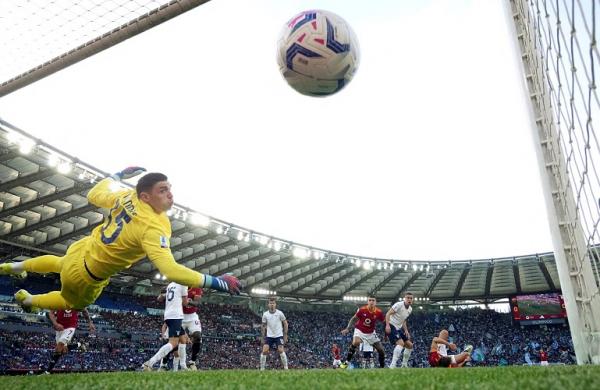 Tandukan bek AS Roma Gianluca Mancini Tandukan bek AS Roma Gianluca Mancini menjebol gawang Lazio pada Liga Italia di Stadio Olimpico, Roma, Minggu (7/4/2024) dini hari WIB. (Foto: REUTERS)