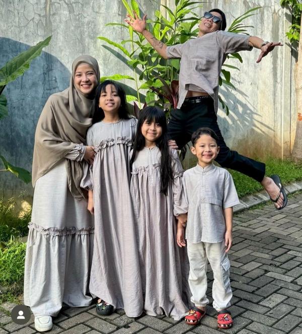 Desta Pose Melayang Foto: Instagram